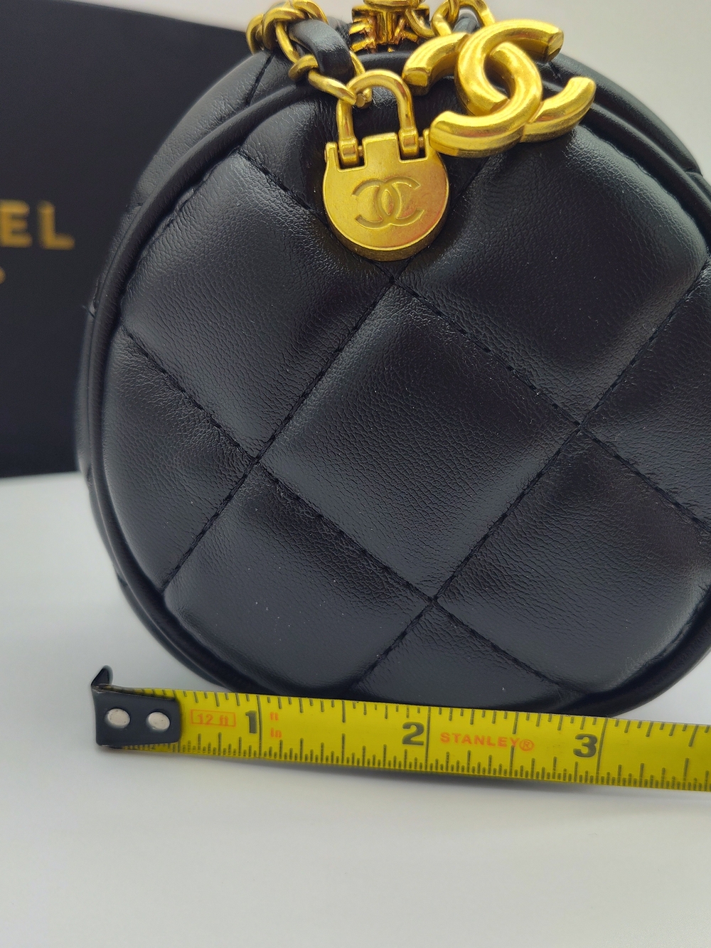 CHANEL Makeup Promotional Black Quilted Barrel Vanity Bag Pearl Chain Beaute - Picture 12 of 14